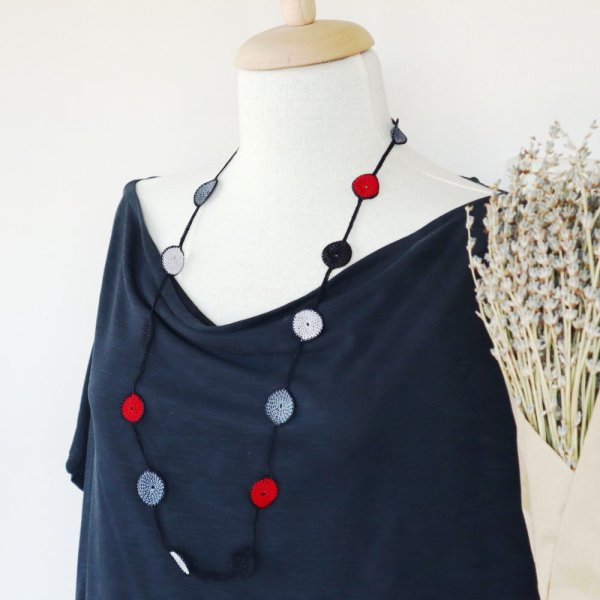 画像2: DROP ラリエット「ドロップ90cm」ブラック&レッド (2)