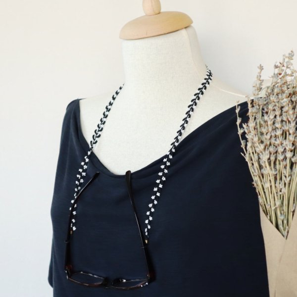 画像2: RIVIERE メガネコード「リヴィエール」ブラック&ホワイト (2)